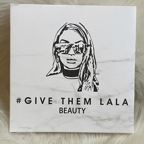 Give Them Lala Beauty Eyeshadow Palette NIB - Picture 3 of 4